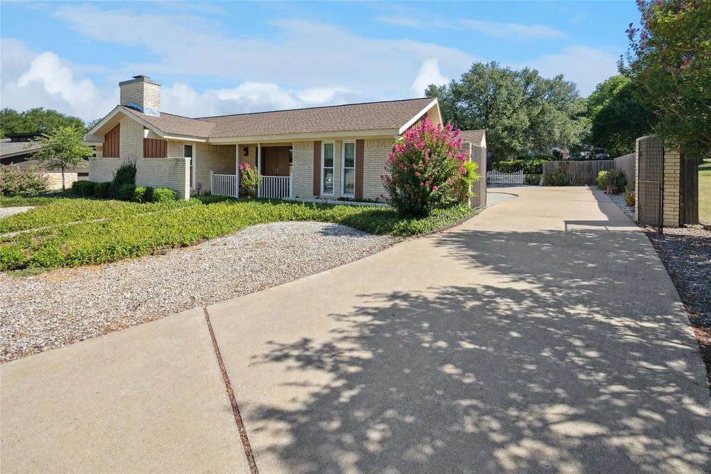 7800 Regatta Court, Fort Worth