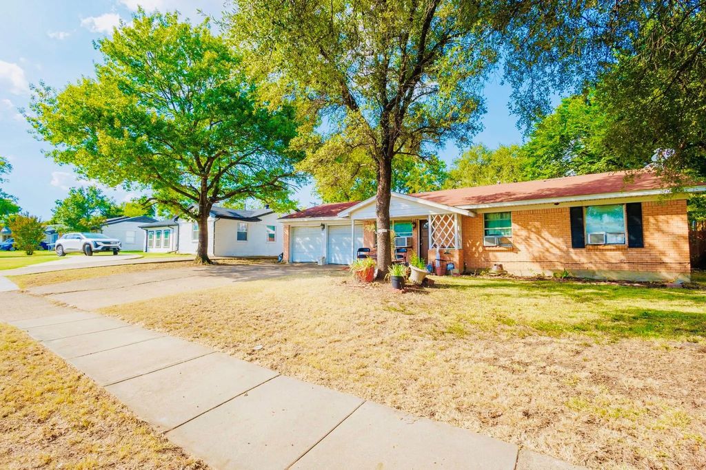 14049 Rawhide Parkway, Farmers Branch