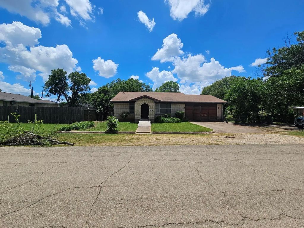311 N Arthur Street, McGregor