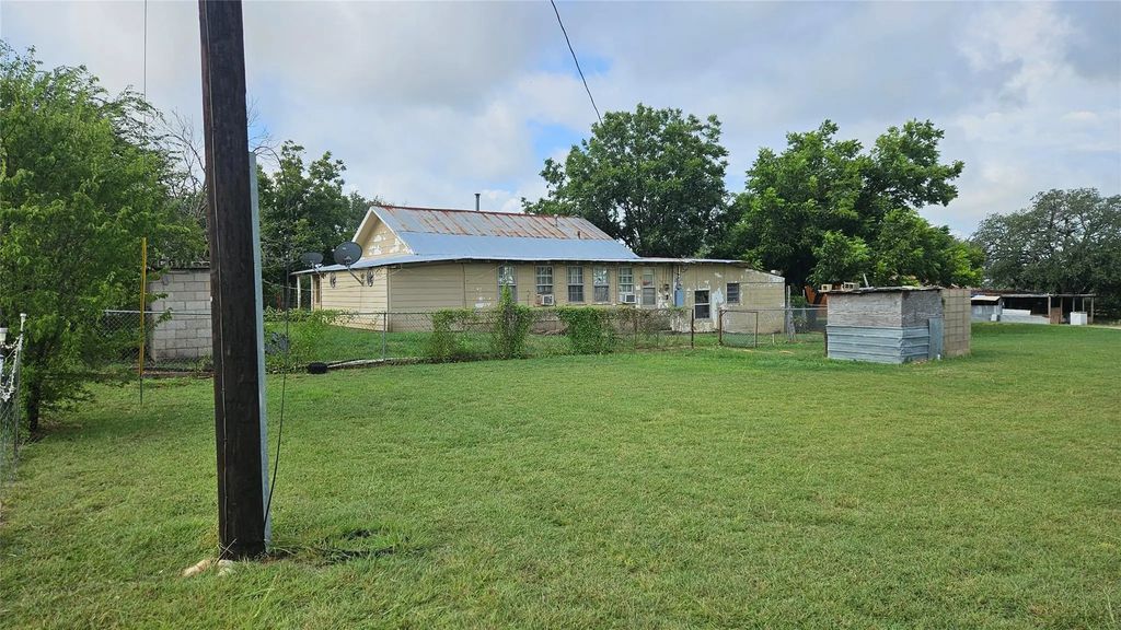 521 State Highway 16 N, Goldthwaite