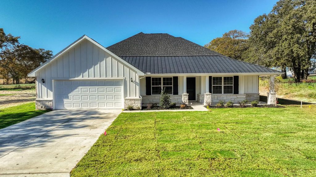 104 Sedona Creek Court, Poolville