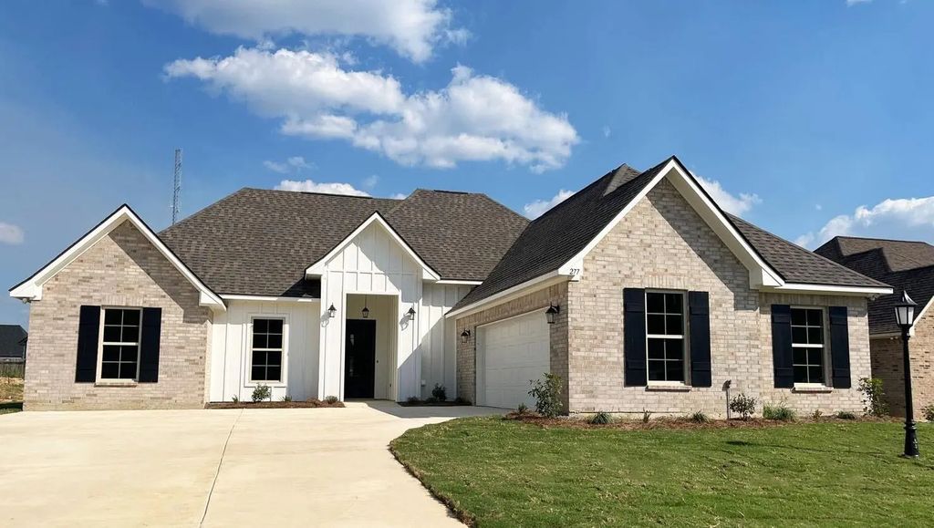 277 Woodcrest Drive, Stonewall