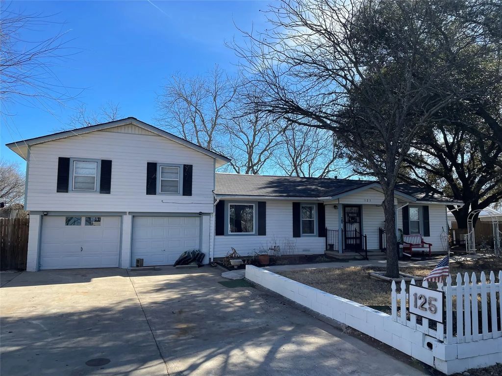 125 Live Oak Drive, Azle