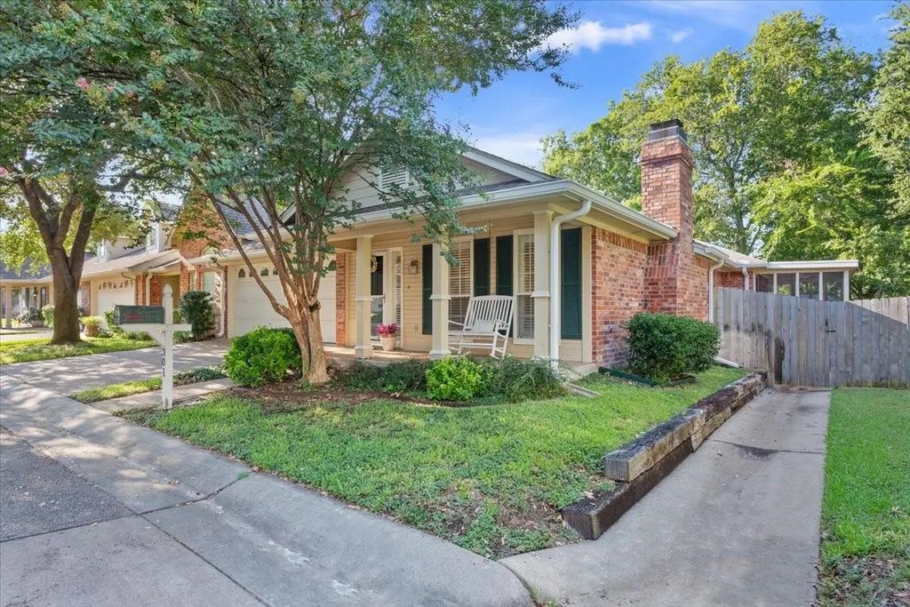 301 Village Circle, Waco