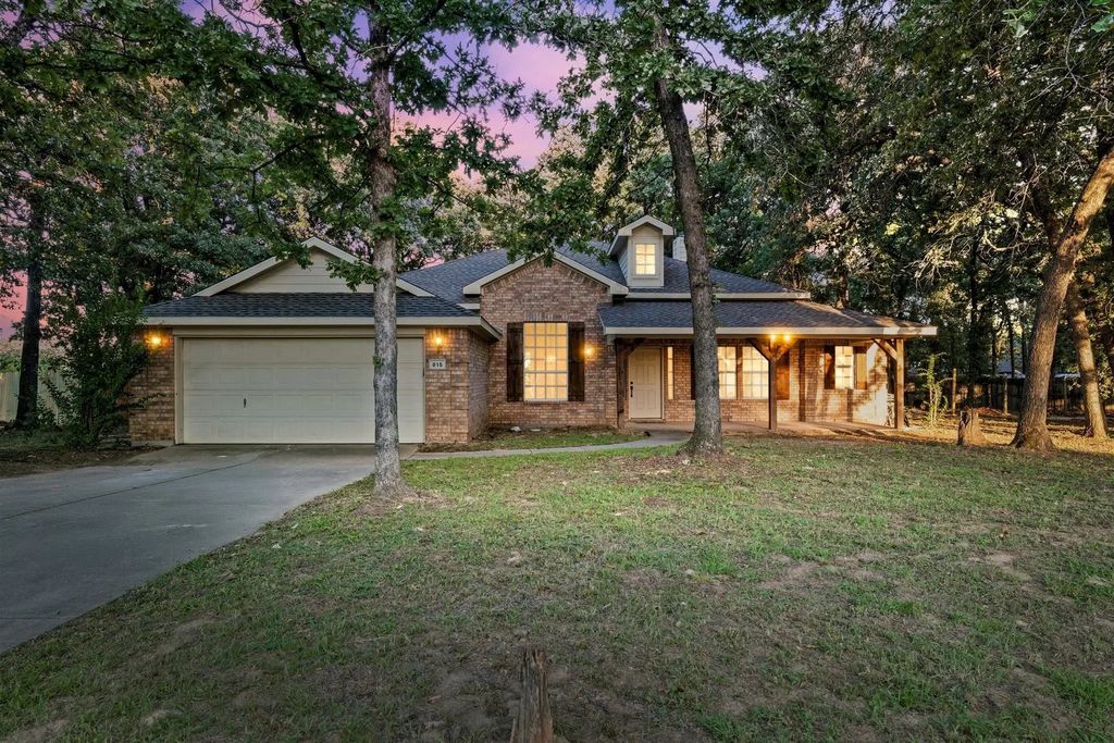 815 Sherry Lane S, Krugerville