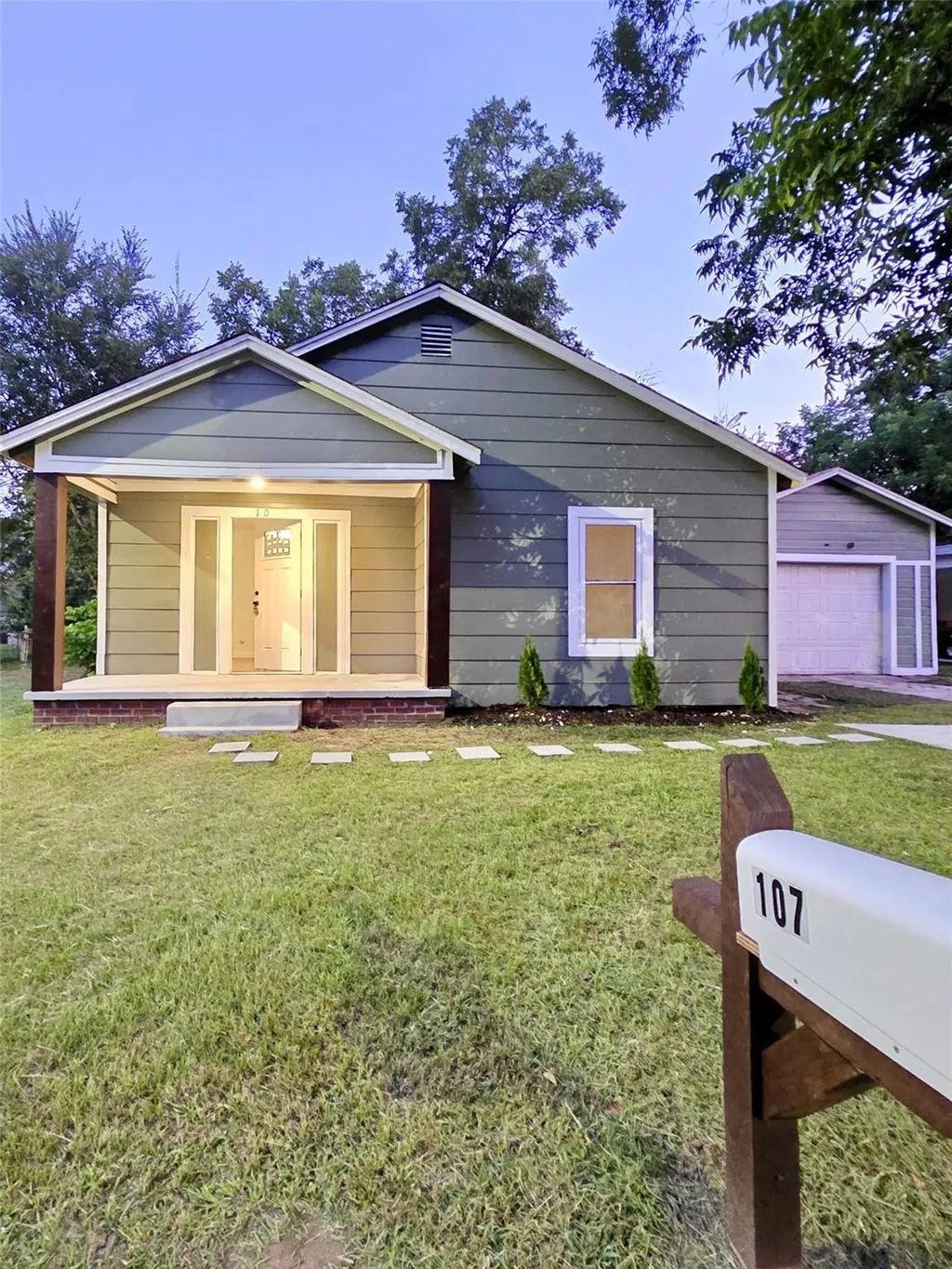 107 W Redbud Street, Gilmer