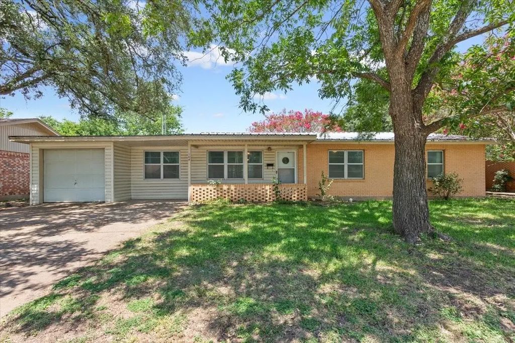 104 Crockett Street, McGregor