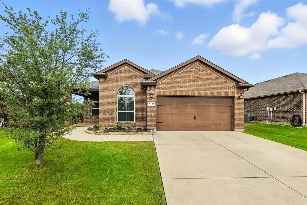 5109 Meadow Lane, Krum