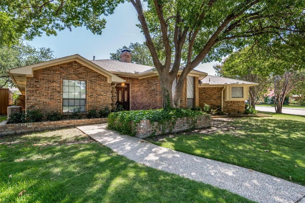 4019 Bobbin Lane, Addison