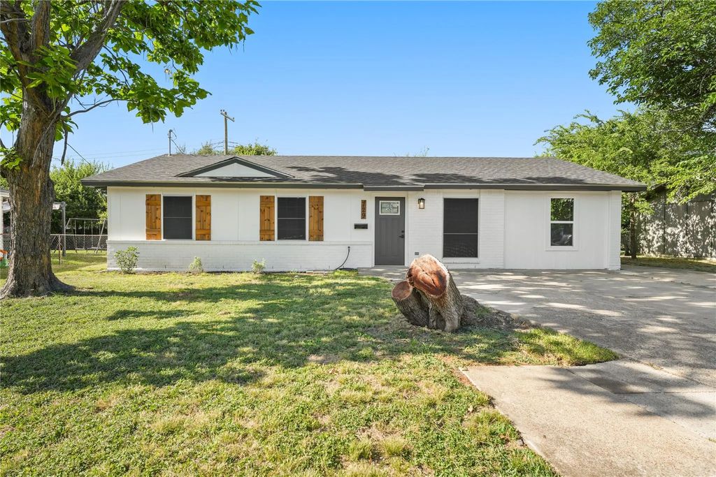 729 W Grenoble Drive, Grand Prairie