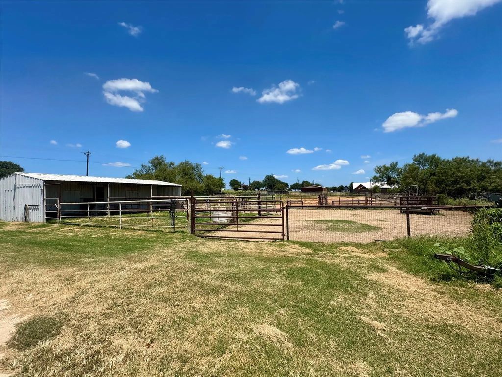 1854 County Road 475, Stephenville