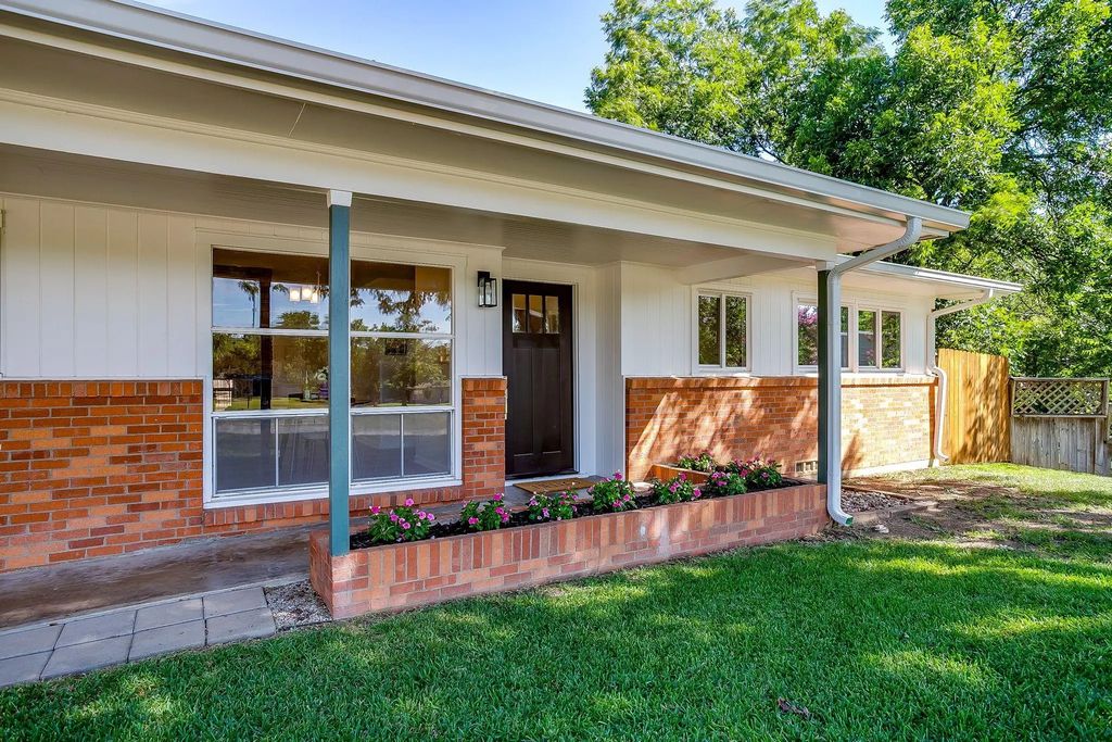 209 S Hill Drive, Weatherford