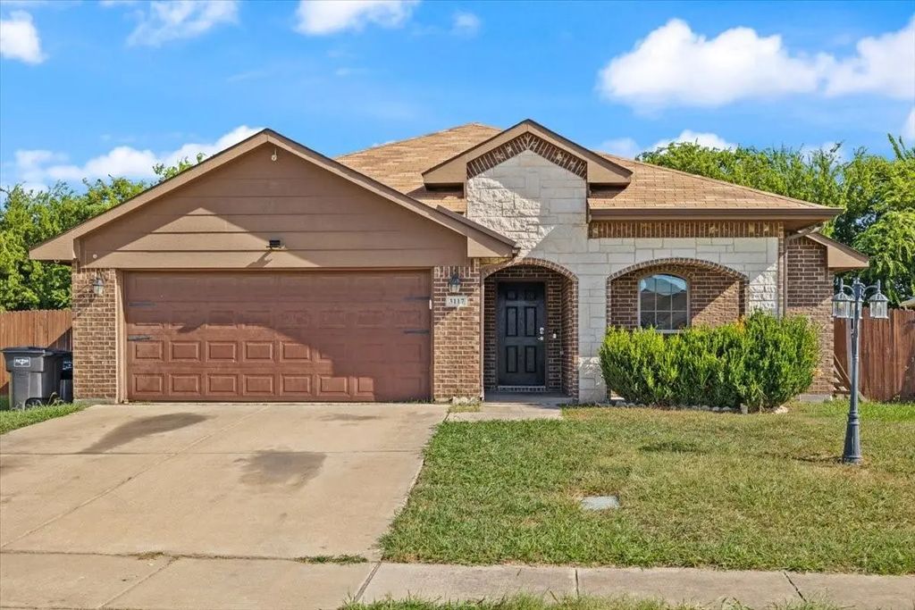 3117 Royal Crest Drive, Fort Worth