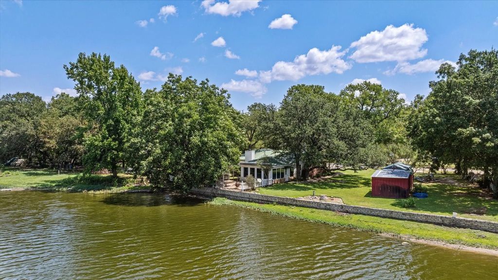 246 Comanche Trail, Weatherford