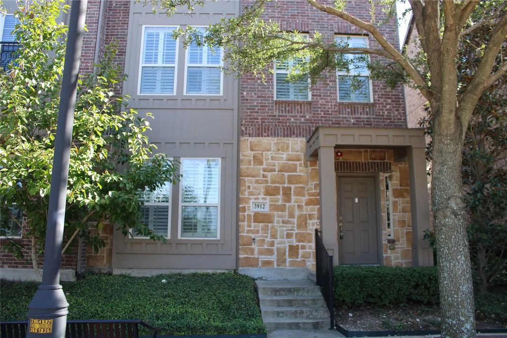 3912 Asbury Lane, Addison