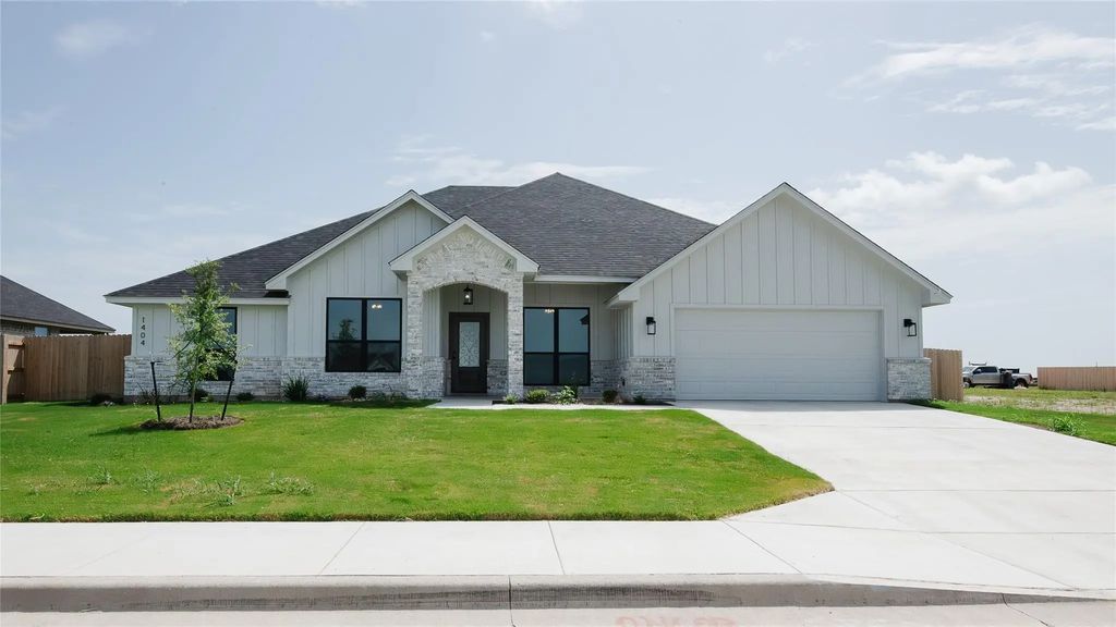 1404 Tahonta Drive, Hewitt