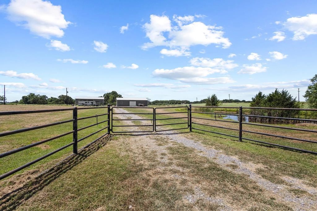 1988 Elmore Road, Denison