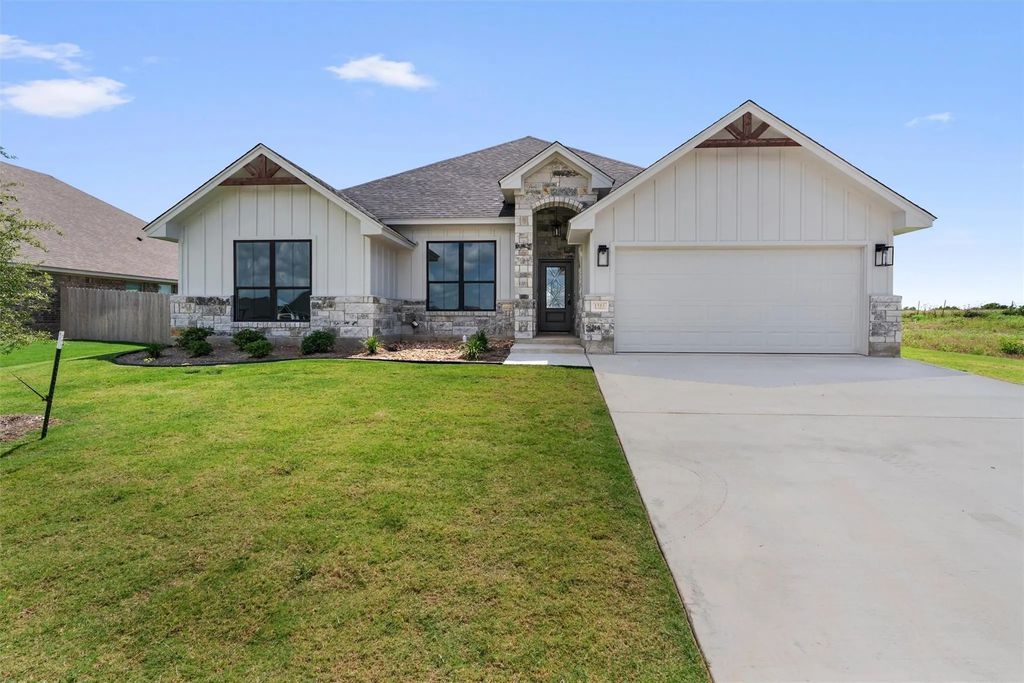1313 Red Rock Road, Hewitt