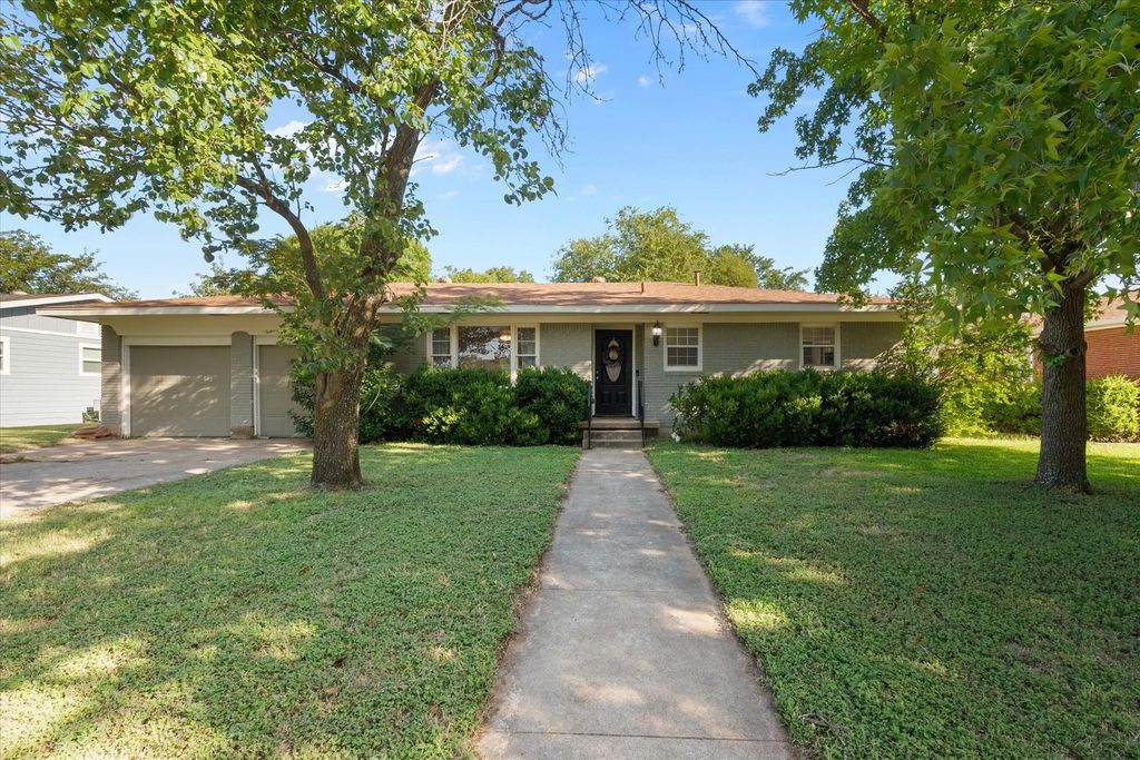 808 Marengo Street, Cleburne
