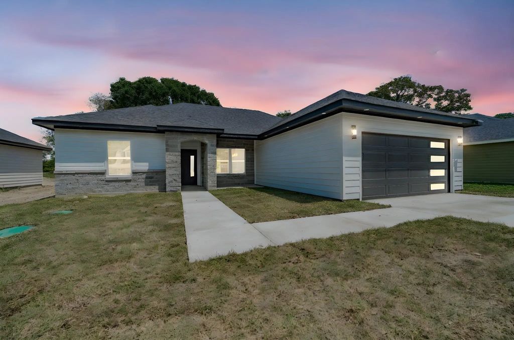 221 Harris Boulevard, Malakoff