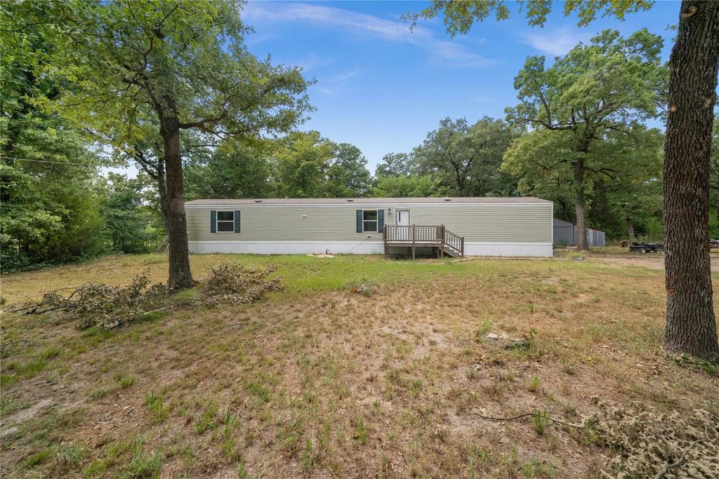 900 County Road 2405, Kemp