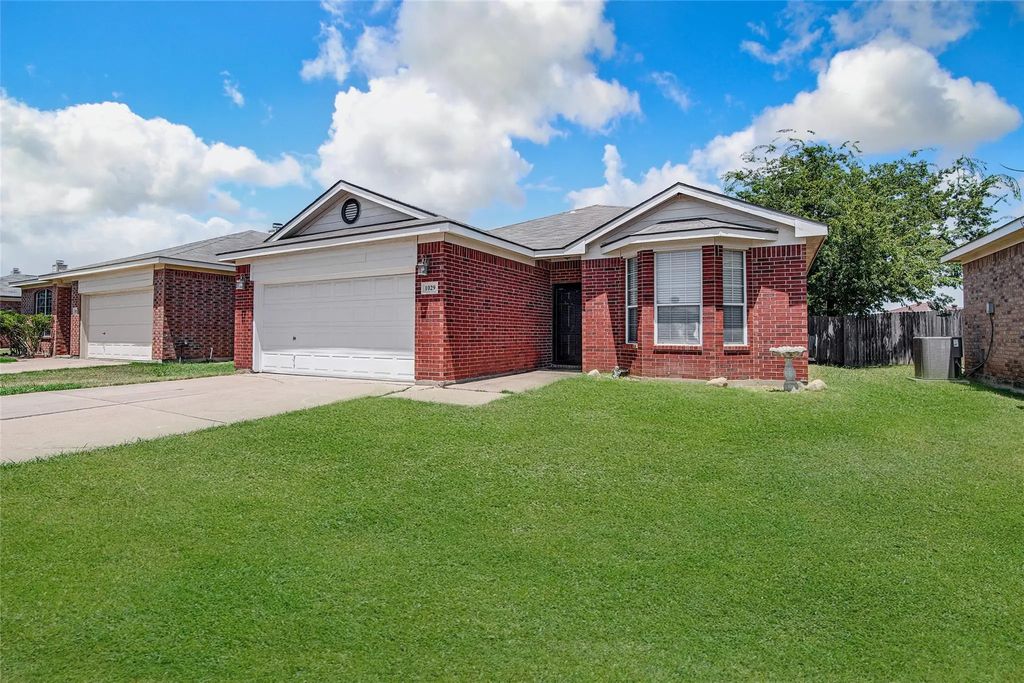 1029 Mckavett Drive, Fort Worth