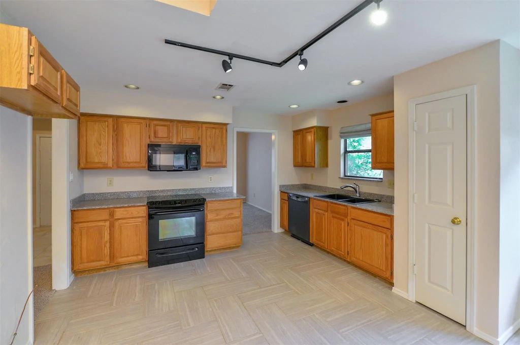 734 Marble Canyon Circle, Irving