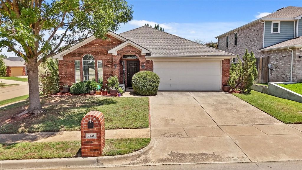 7425 Grass Valley Trail, Fort Worth