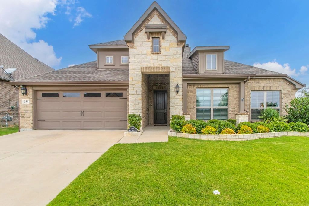 359 Wolf Creek Drive, Waxahachie