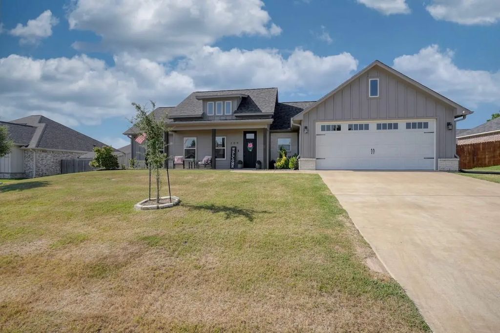 209 Smith Circle, Lindale