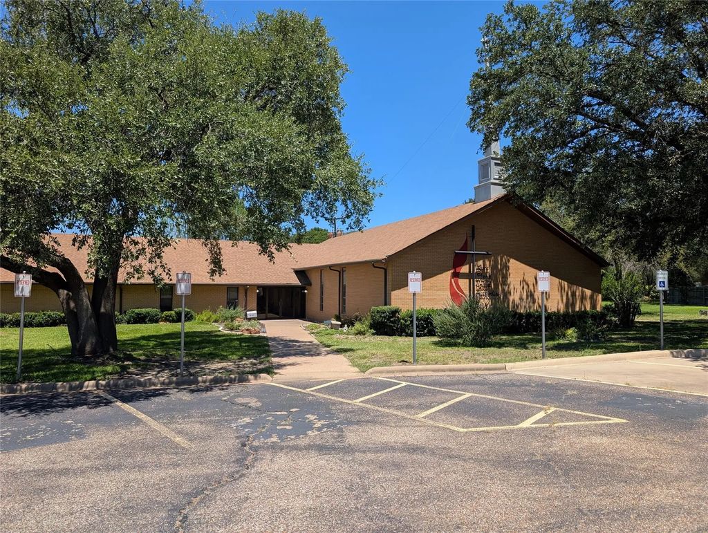 3311 Park Lake Drive, Waco