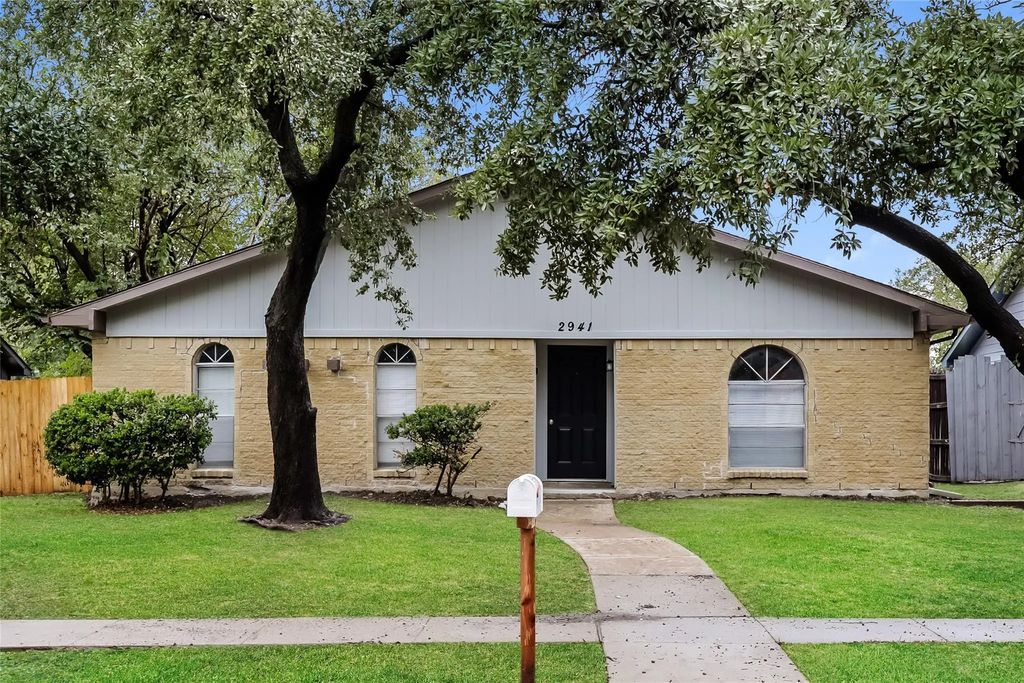 2941 Rolling Hills Drive, Carrollton