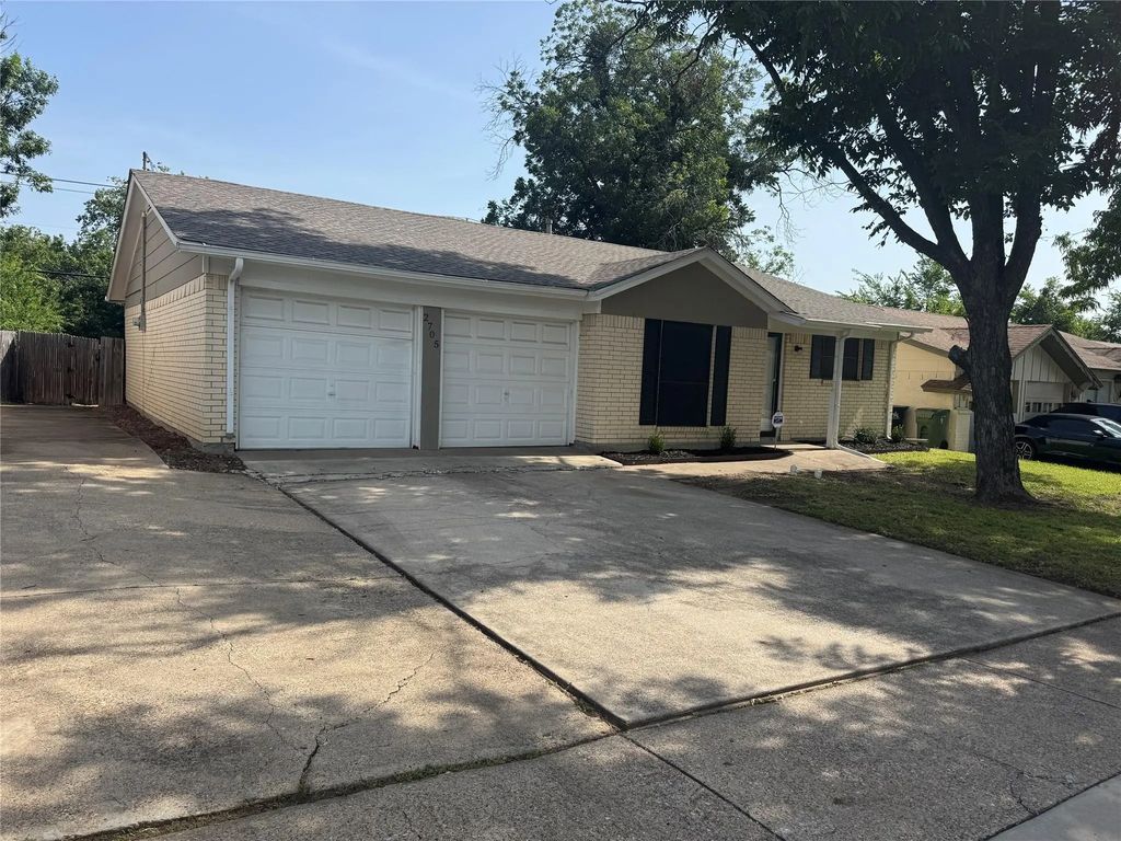 2705 Plaza Street, Arlington