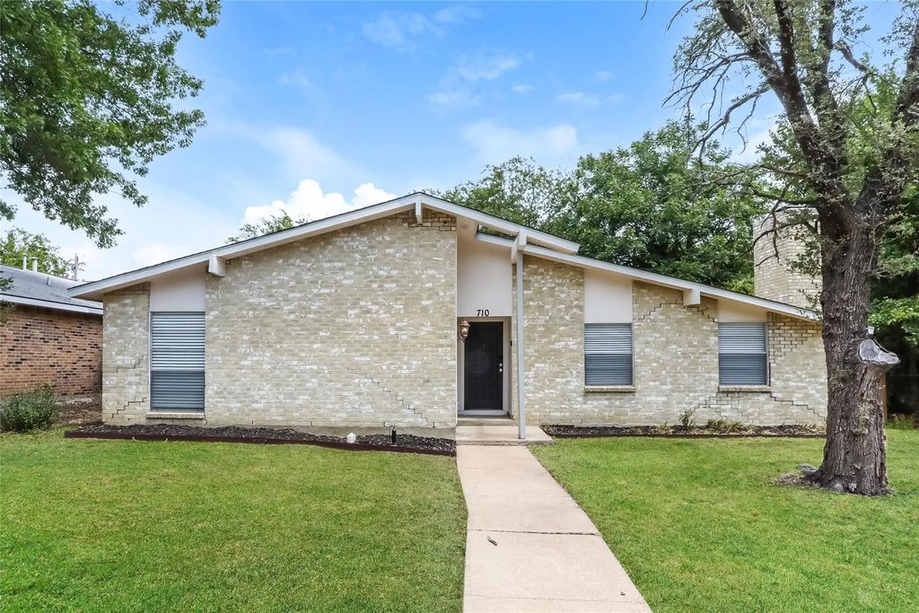 710 Bluebonnet Drive, Grand Prairie