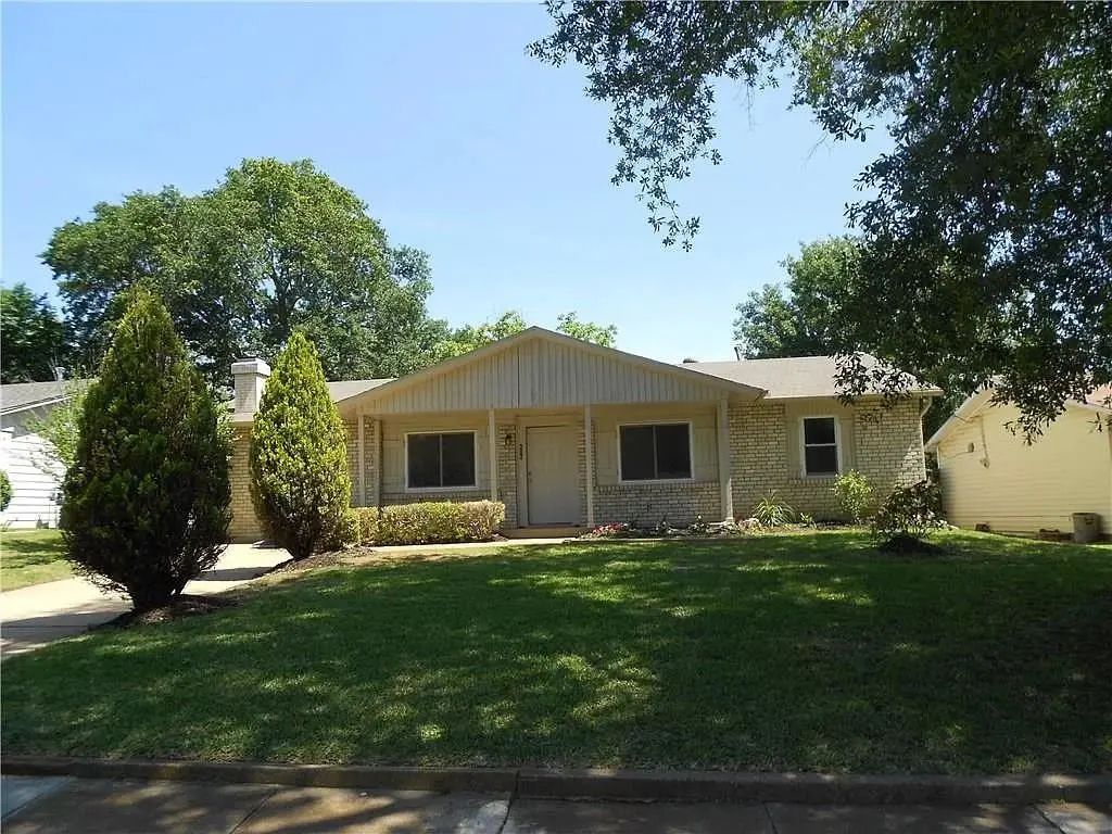 606 Crane Drive, Euless