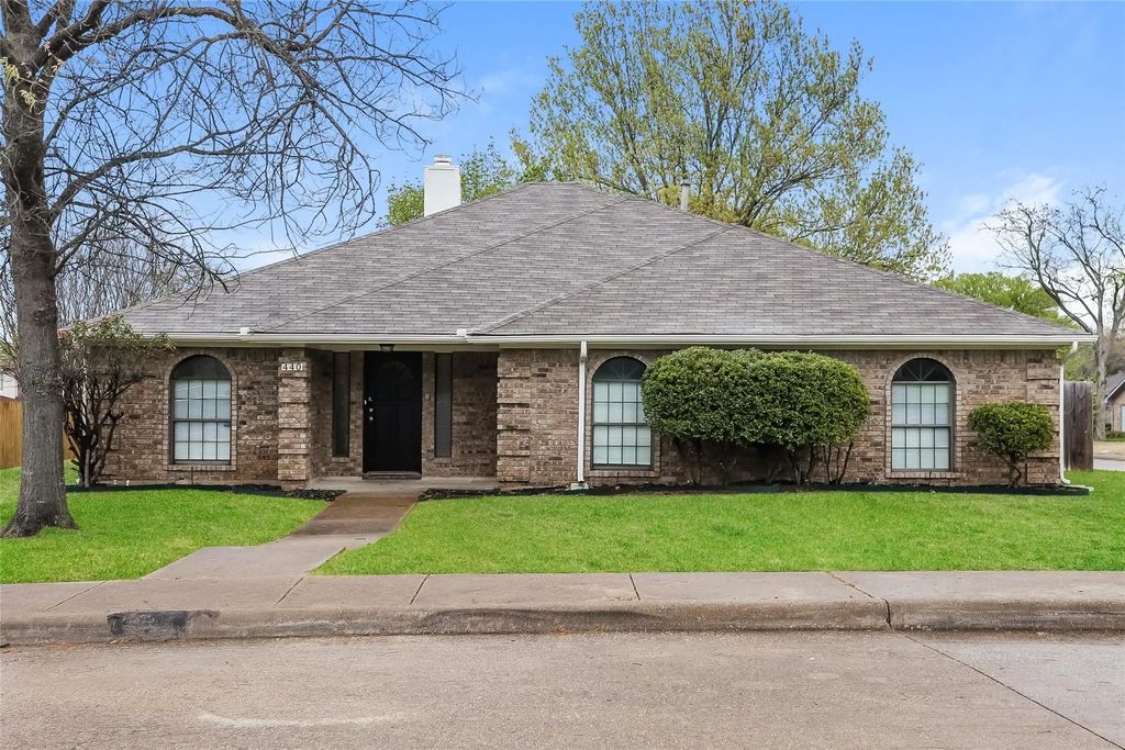 440 Derby Lane, DeSoto