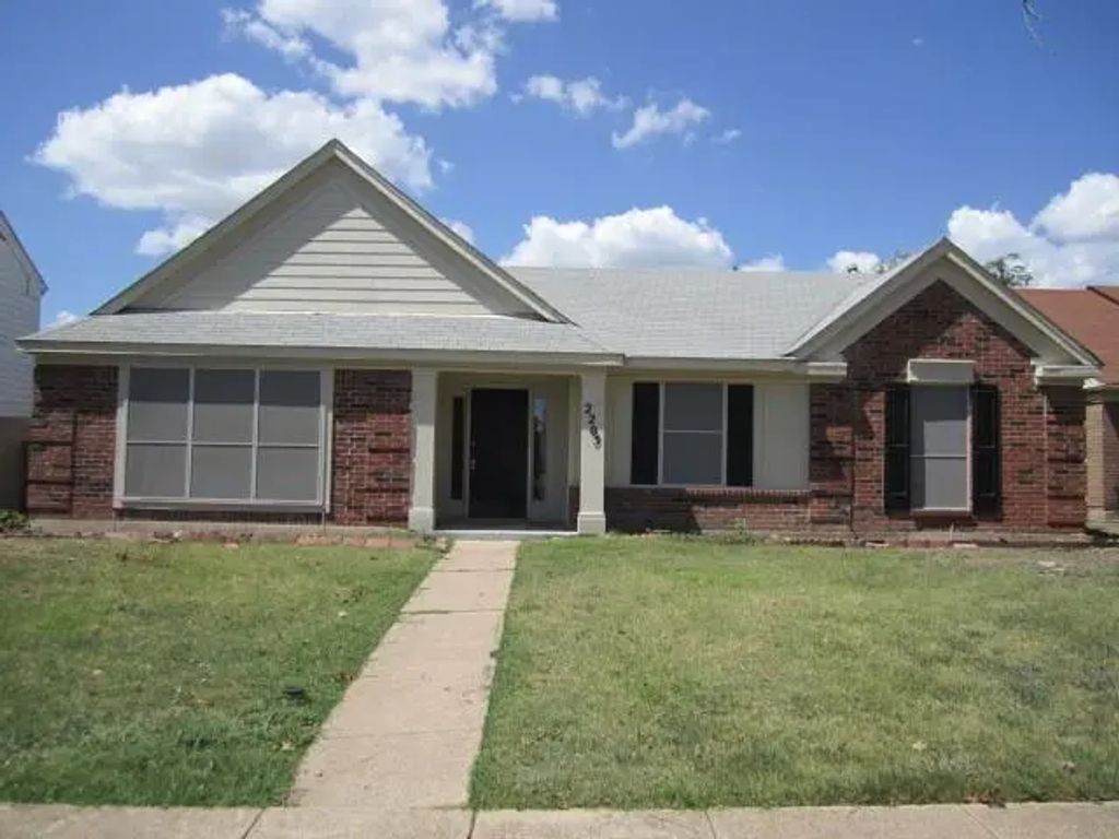 2205 Montclair Street, Lancaster