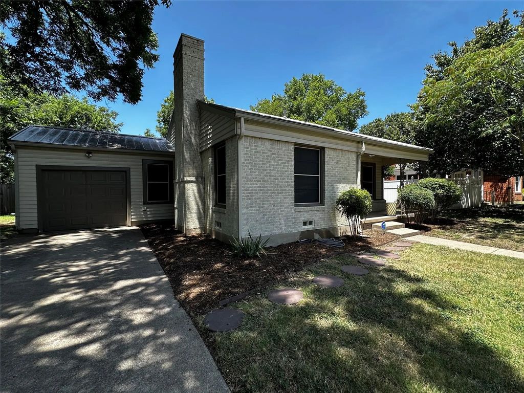 6458 Camp Bowie Boulevard, Fort Worth