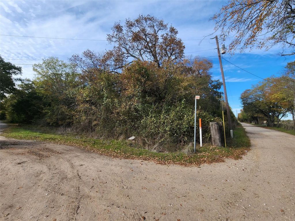 County Road 2100, Kemp