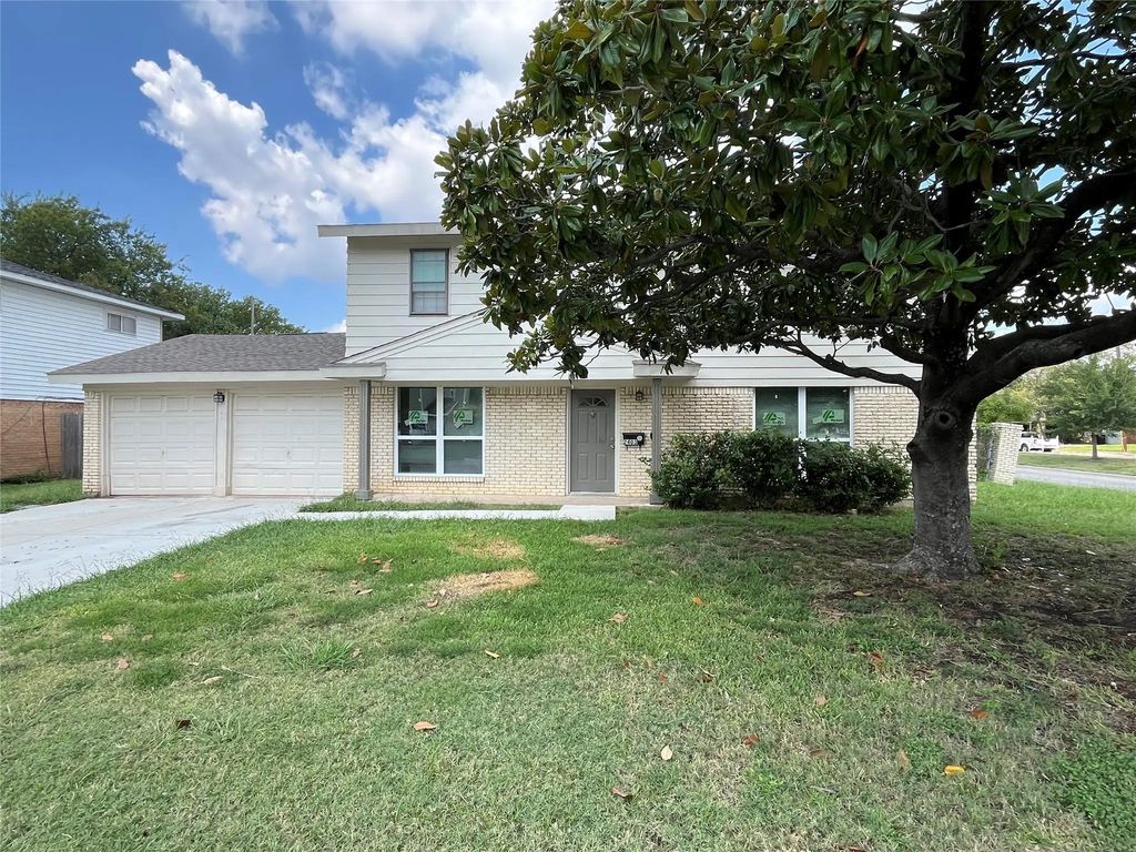 2403 Mark Drive, Mesquite