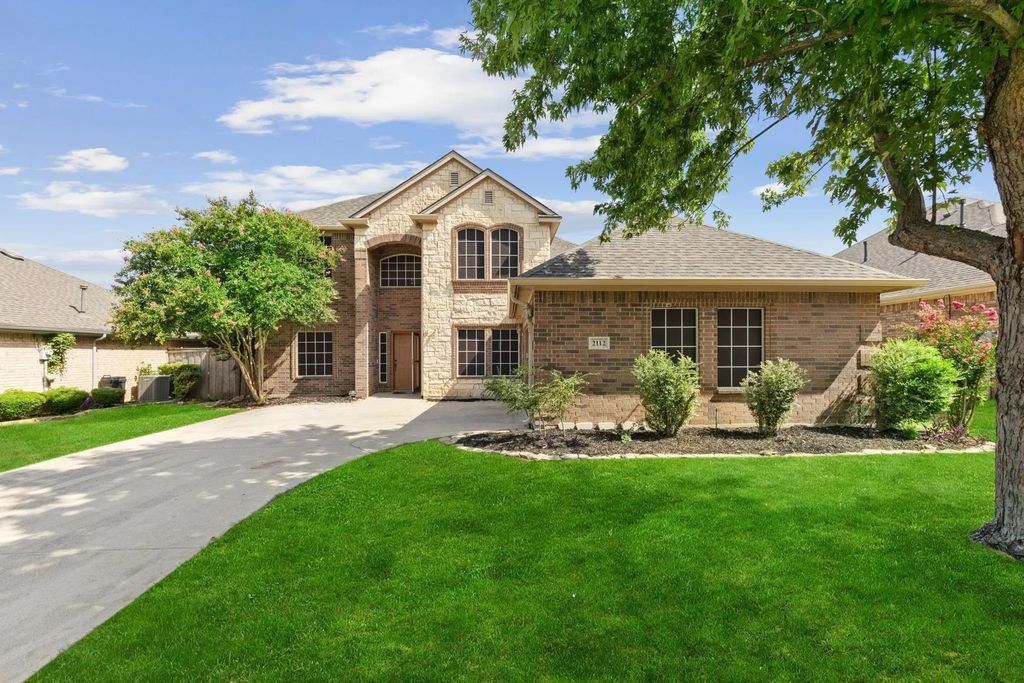 2112 Bentley Drive, Mansfield