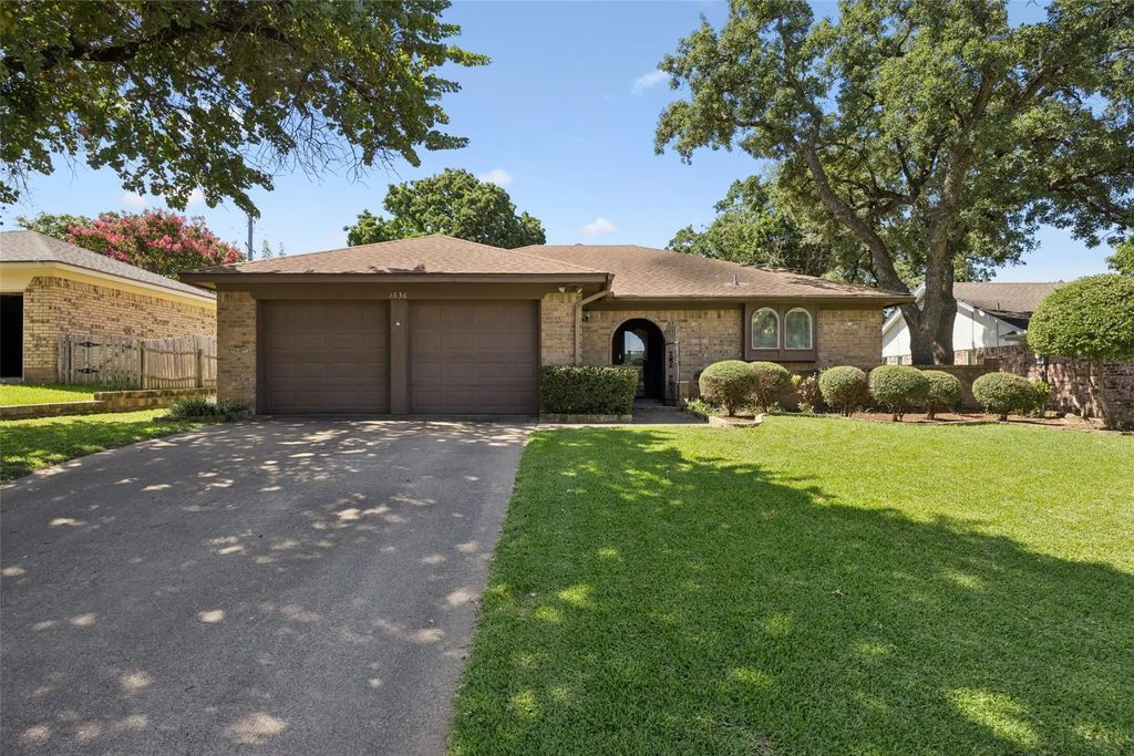 1636 Bedford Oaks Drive, Bedford