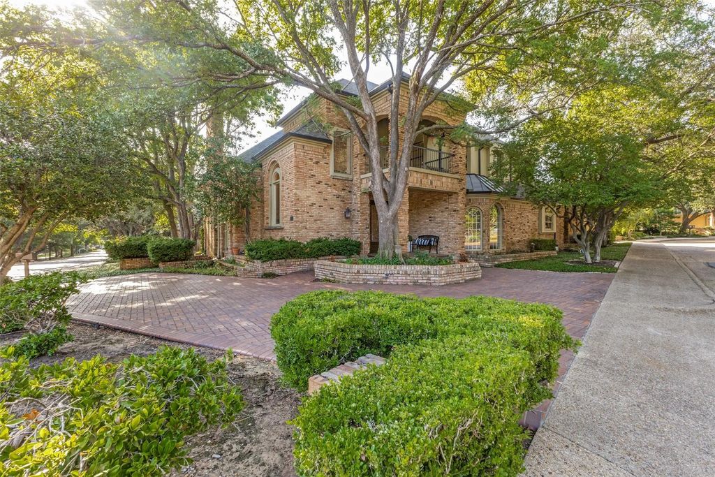 7740 Glen Albens Circle, Dallas
