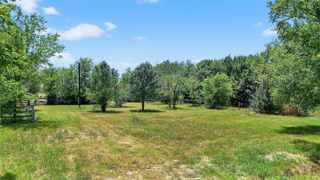 398 Phillips Street, Callisburg