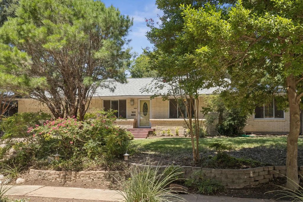 1611 Driftwood Drive, Dallas