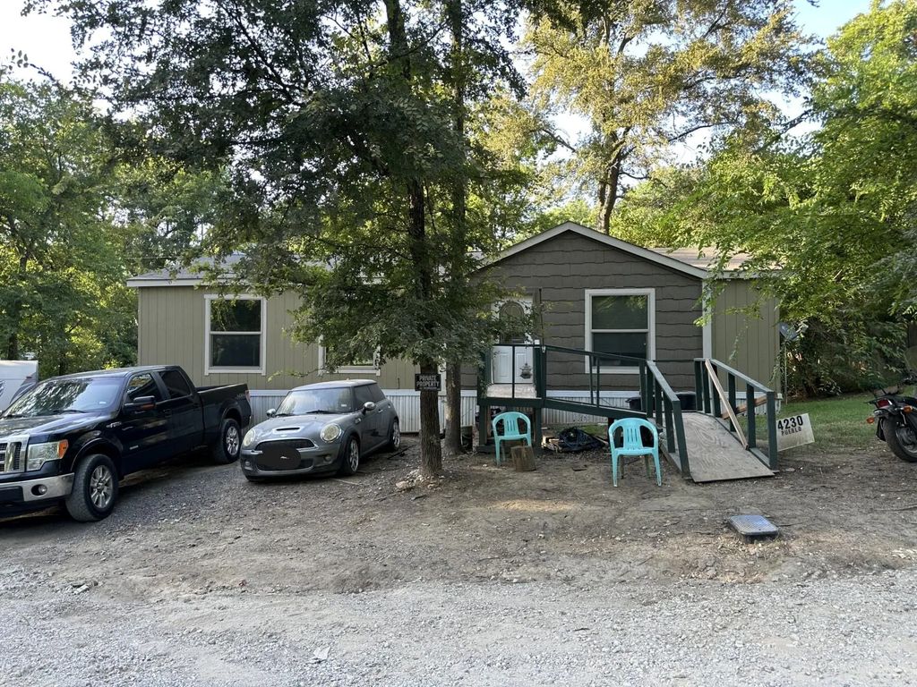 4230 Pueblo, Lone Oak