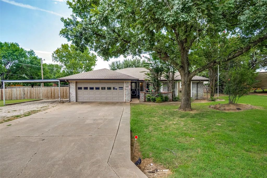 611 Overhill Road, Granbury