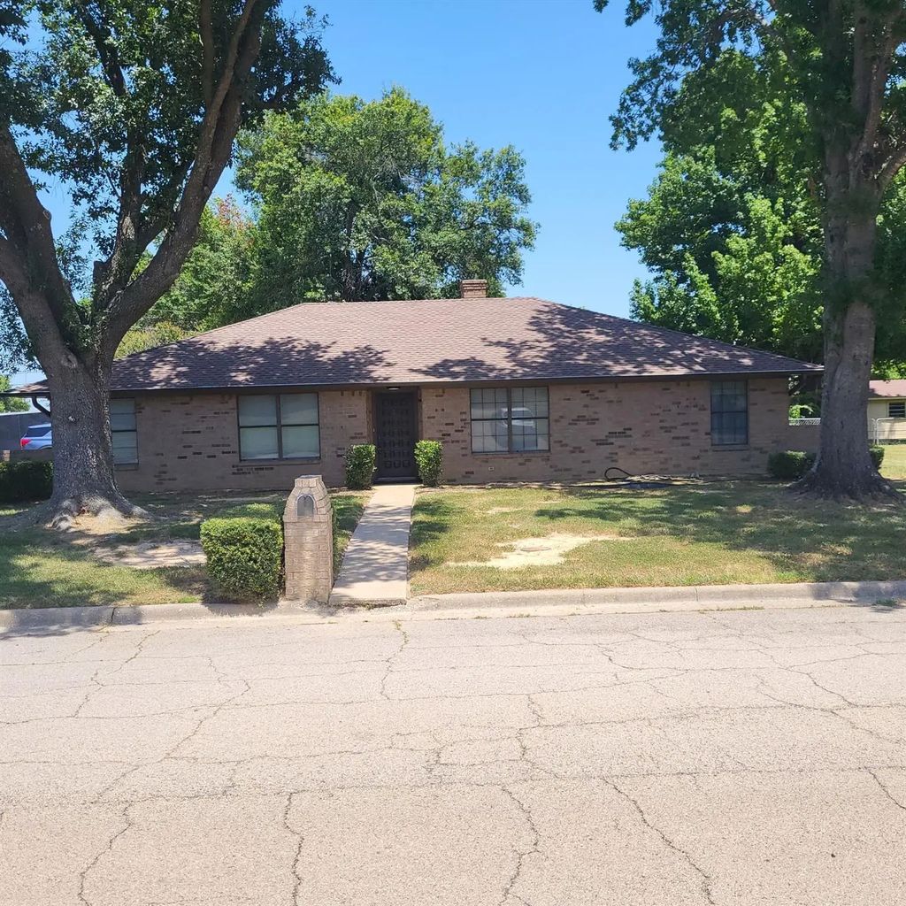 1429 Live Oak Street, Sulphur Springs