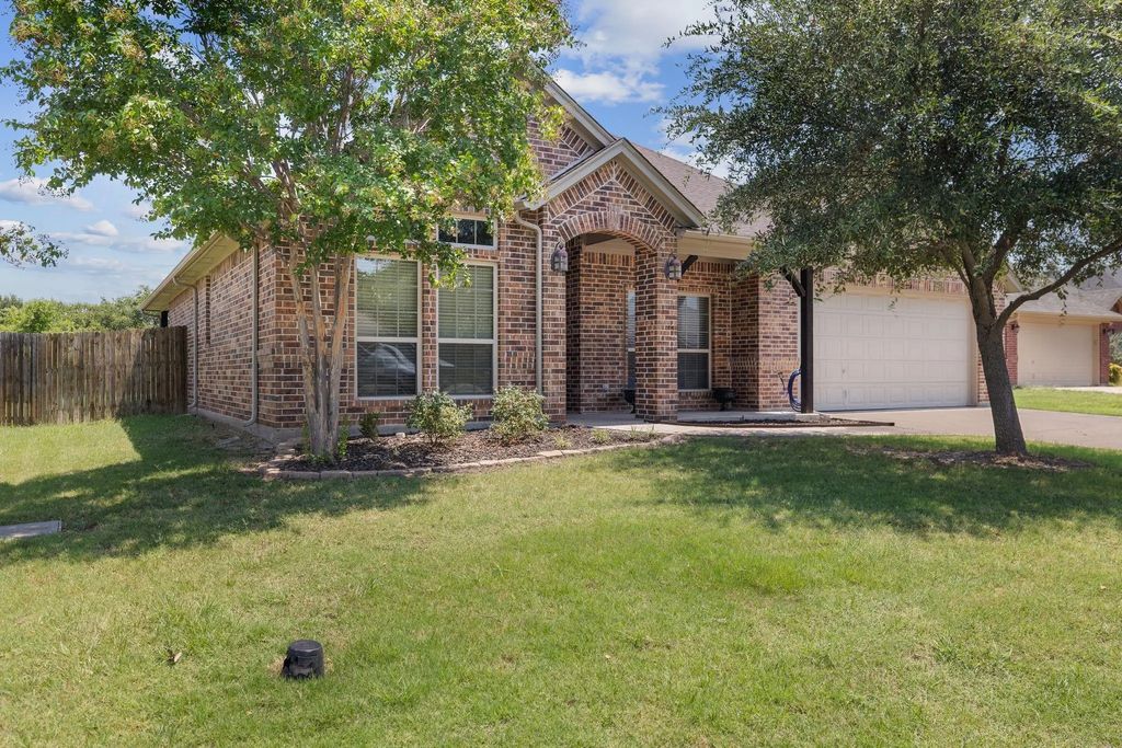 308 Westgate Drive, Aledo