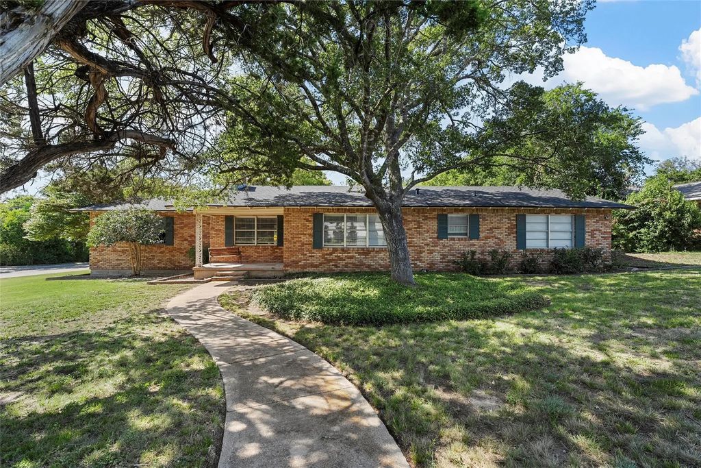 9537 Bryce Drive, Woodway